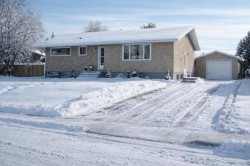 111 WEBB Street  Hinton, AB T7V 1B8