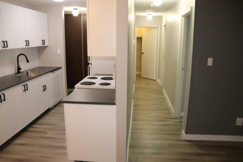 105B-5611 9 Avenue, Edson, AB - Indoor Photo Showing Kitchen