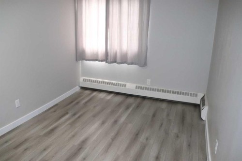 105B-5611 9 Avenue, Edson, AB - Indoor Photo Showing Other Room