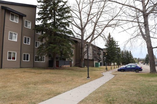 105B-5611 9 Avenue, Edson, AB - Outdoor