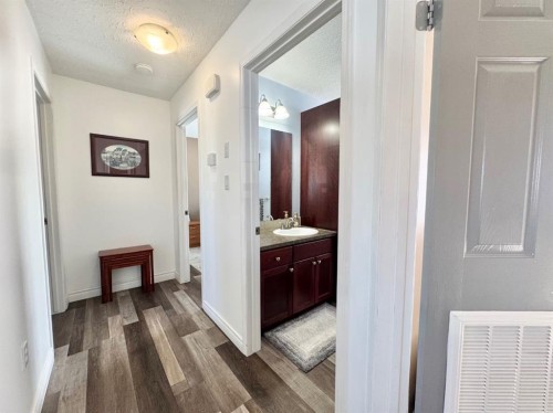 25 Keystone Place, Whitecourt, AB 