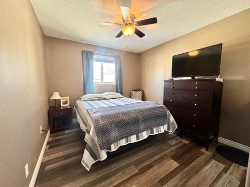 25 Keystone Place, Whitecourt, AB 