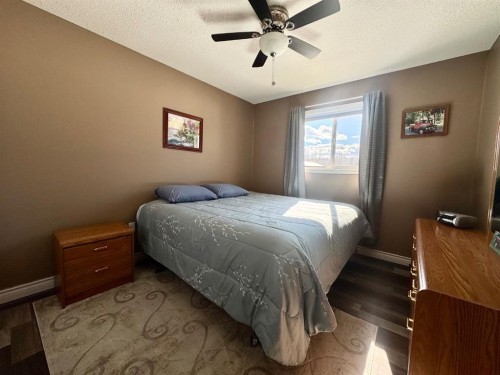 25 Keystone Place, Whitecourt, AB 
