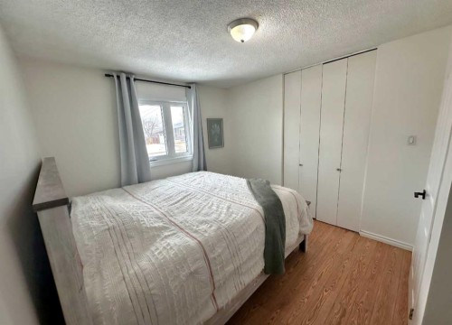 525 4 Avenue, Fox Creek, AB - Indoor Photo Showing Bedroom