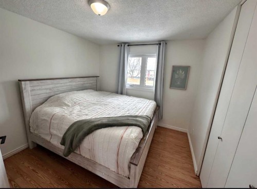 525 4 Avenue, Fox Creek, AB - Indoor Photo Showing Bedroom
