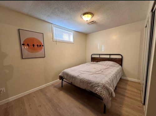 525 4 Avenue, Fox Creek, AB - Indoor Photo Showing Bedroom