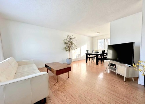 525 4 Avenue, Fox Creek, AB - Indoor Photo Showing Living Room