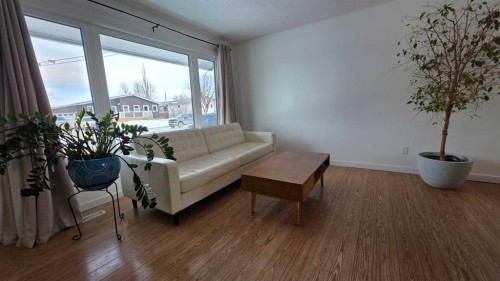 525 4 Avenue, Fox Creek, AB - Indoor Photo Showing Other Room