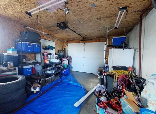 4237 5 Ave, Edson, AB - Indoor Photo Showing Garage