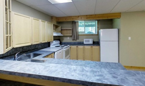 53509B Range Road 171, Rural Yellowhead County, AB - Indoor Photo Showing Kitchen With Double Sink