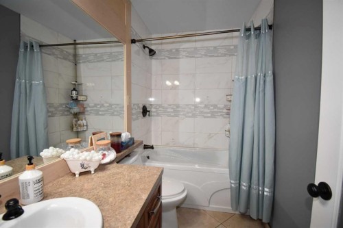 103B Laurel Square, Hinton, AB - Indoor Photo Showing Bathroom