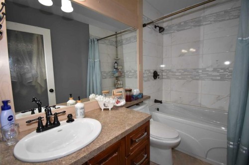 103B Laurel Square, Hinton, AB - Indoor Photo Showing Bathroom