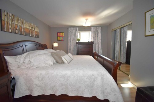 103B Laurel Square, Hinton, AB - Indoor Photo Showing Bedroom