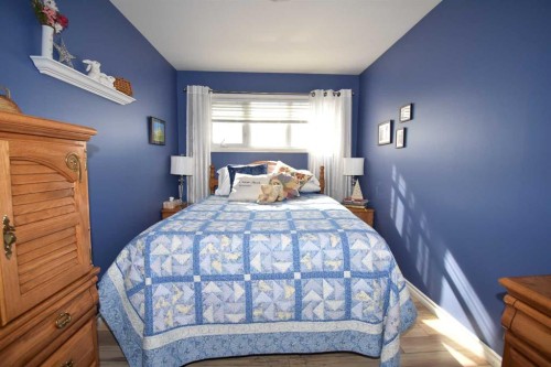 103B Laurel Square, Hinton, AB - Indoor Photo Showing Bedroom