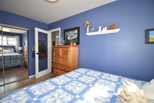 103B Laurel Square, Hinton, AB - Indoor Photo Showing Bedroom