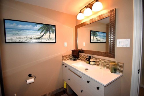 103B Laurel Square, Hinton, AB - Indoor Photo Showing Bathroom