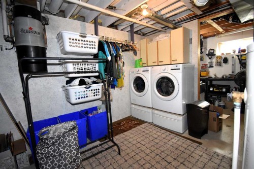 103B Laurel Square, Hinton, AB - Indoor Photo Showing Laundry Room