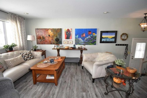 103B Laurel Square, Hinton, AB - Indoor Photo Showing Living Room