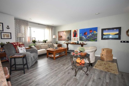 103B Laurel Square, Hinton, AB - Indoor Photo Showing Living Room