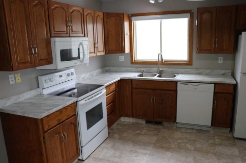 5105 8 Avenue, Edson, AB - Indoor Photo Showing Kitchen With Double Sink