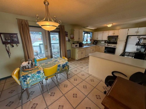 202 Maligne Drive, Hinton, AB - Indoor Photo Showing Kitchen