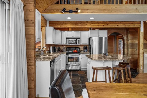 181 Carey, Canmore, AB - Indoor Photo Showing Kitchen With Stainless Steel Kitchen