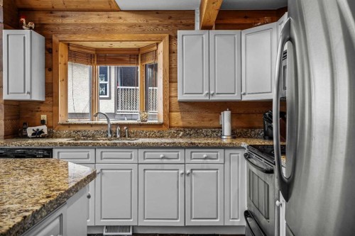 181 Carey, Canmore, AB - Indoor Photo Showing Kitchen With Upgraded Kitchen