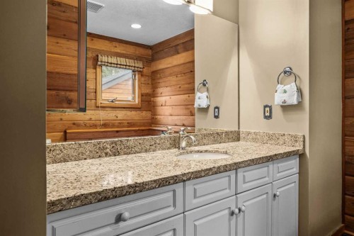 181 Carey, Canmore, AB - Indoor Photo Showing Bathroom