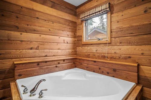 181 Carey, Canmore, AB - Indoor Photo Showing Bathroom