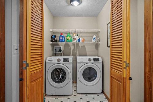 181 Carey, Canmore, AB - Indoor Photo Showing Laundry Room
