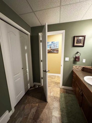 845 12 Street Se, Slave Lake, AB - Indoor Photo Showing Bathroom