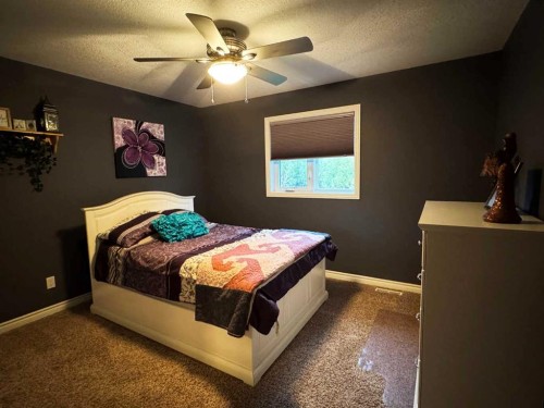 845 12 Street Se, Slave Lake, AB - Indoor Photo Showing Bedroom