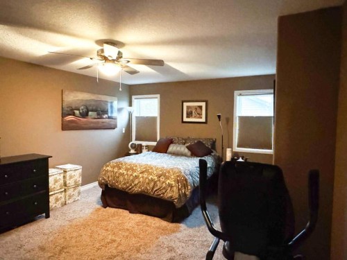 845 12 Street Se, Slave Lake, AB - Indoor Photo Showing Bedroom