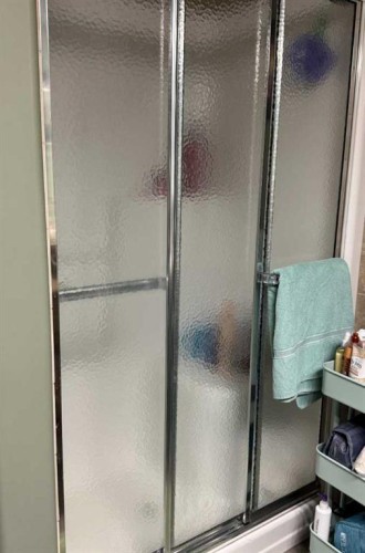 845 12 Street Se, Slave Lake, AB - Indoor Photo Showing Bathroom