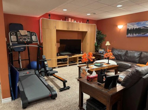 845 12 Street Se, Slave Lake, AB - Indoor