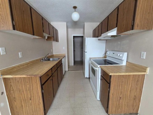 301-5317 5 Avenue, Edson, AB - Indoor Photo Showing Kitchen