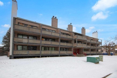 310-414 Squirrel Street, Banff, AB - Outdoor