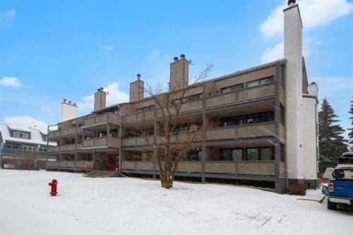 310-414 Squirrel Street, Banff, AB - Outdoor