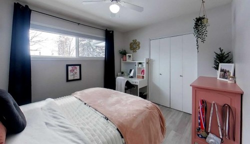 4230 5 Avenue, Edson, AB - Indoor Photo Showing Bedroom