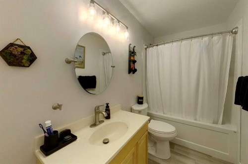 4230 5 Avenue, Edson, AB - Indoor Photo Showing Bathroom