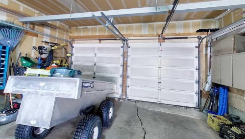 4230 5 Avenue, Edson, AB - Indoor Photo Showing Garage