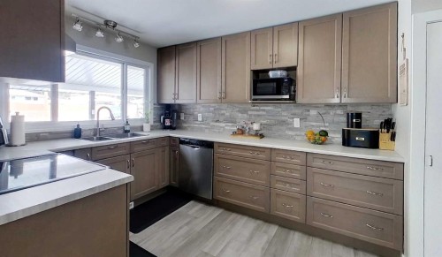 4230 5 Avenue, Edson, AB - Indoor Photo Showing Kitchen With Double Sink