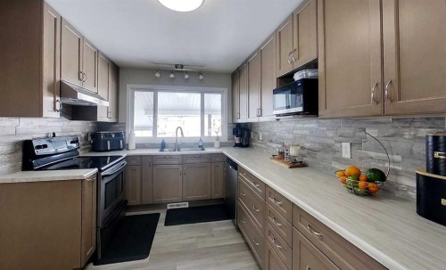 4230 5 Avenue, Edson, AB - Indoor Photo Showing Kitchen