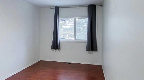 20-5215 6 Avenue, Edson, AB - Indoor Photo Showing Other Room