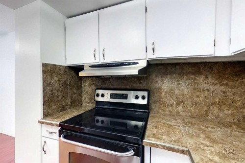 20-5215 6 Avenue, Edson, AB - Indoor Photo Showing Kitchen