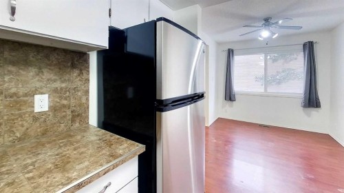 20-5215 6 Avenue, Edson, AB - Indoor Photo Showing Kitchen