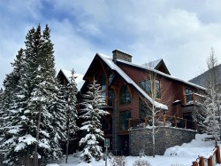 5102-101E Stewart Creek Landing Canmore, AB T1W 0E3
