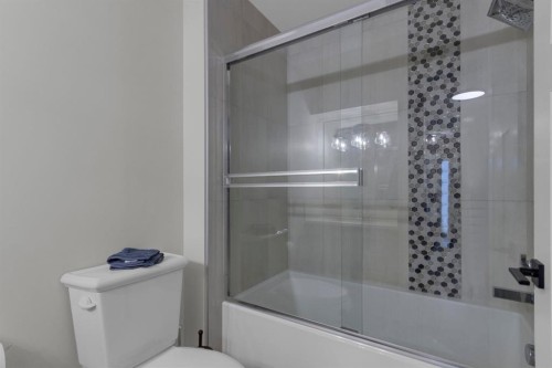 2-729 7Th, Canmore, AB - Indoor Photo Showing Bathroom