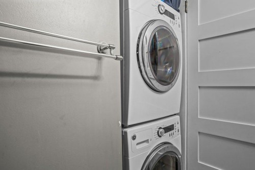 9-420 Squirrel Street, Banff, AB - Indoor Photo Showing Laundry Room