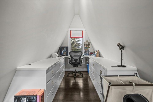 9-420 Squirrel Street, Banff, AB - Indoor Photo Showing Laundry Room